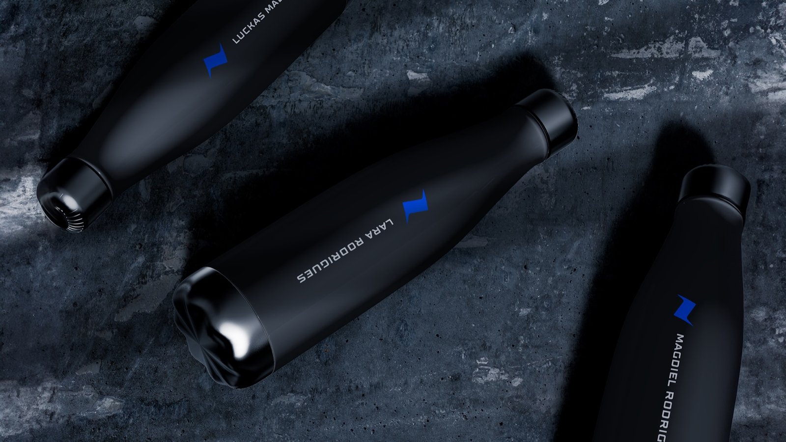 Projeto de branding aplicado em garrafas personalizadas
